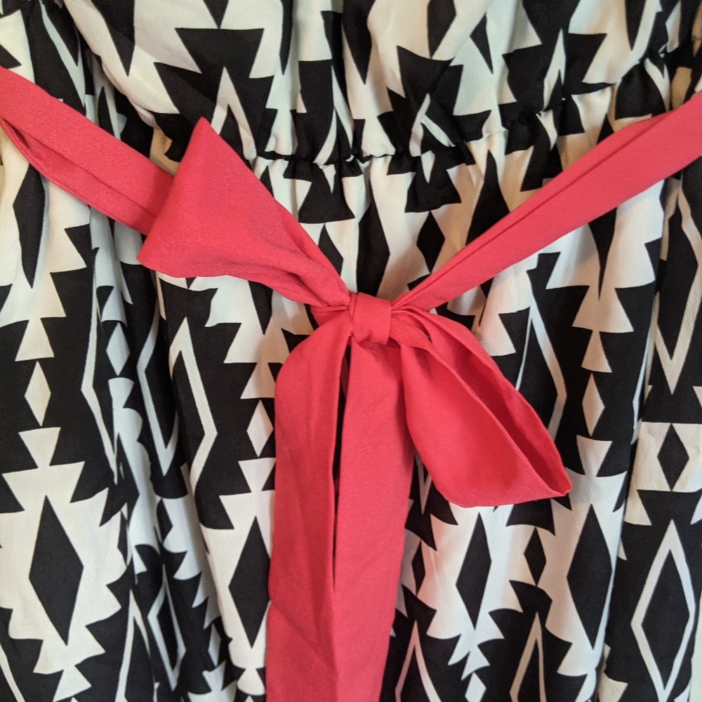 Black and White Geometric Print Mini Dress - Picture 3 of 6